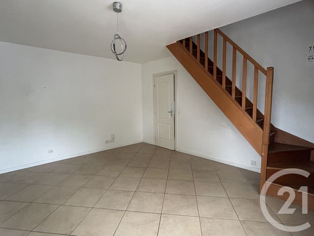 Appartement F3 à louer - 3 pièces - 54.11 m2 - VAUX LE PENIL - 77 - ILE-DE-FRANCE - Century 21 Agence Babut