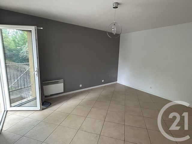 Appartement F3 à louer - 3 pièces - 54.11 m2 - VAUX LE PENIL - 77 - ILE-DE-FRANCE - Century 21 Agence Babut