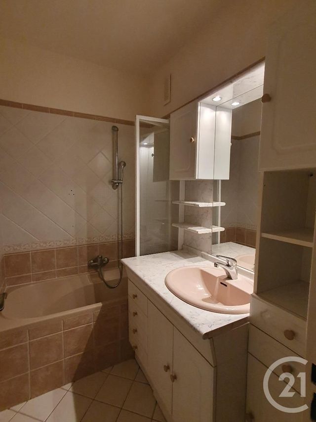 Appartement à louer - 3 pièces - 59.3 m2 - AVON - 77 - ILE-DE-FRANCE - Century 21 Agence Babut