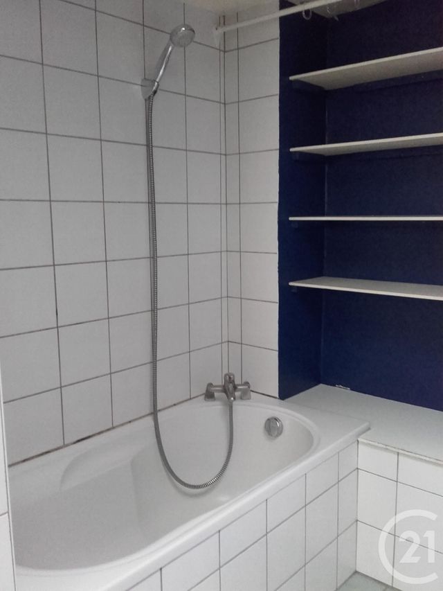 Appartement à louer - 3 pièces - 54.39 m2 - FONTAINEBLEAU - 77 - ILE-DE-FRANCE - Century 21 Agence Babut