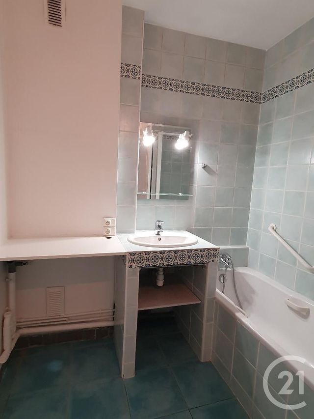 Appartement 4 pièces à louer - 4 pièces - 93.46 m2 - FONTAINEBLEAU - 77 - ILE-DE-FRANCE - Century 21 Agence Babut