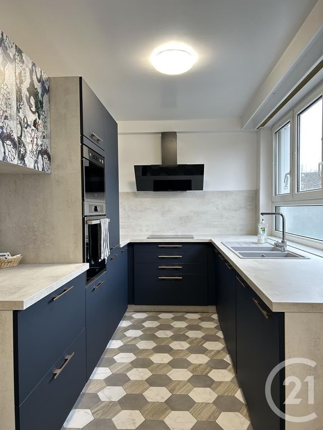 Appartement 5 pieces à louer - 5 pièces - 80.16 m2 - FONTAINEBLEAU - 77 - ILE-DE-FRANCE - Century 21 Agence Babut