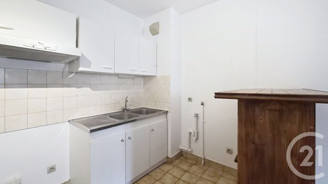 Appartement T2 à louer - 2 pièces - 38.35 m2 - FONTAINEBLEAU - 77 - ILE-DE-FRANCE - Century 21 Agence Babut