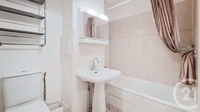 Appartement T2 à louer - 2 pièces - 38.35 m2 - FONTAINEBLEAU - 77 - ILE-DE-FRANCE - Century 21 Agence Babut