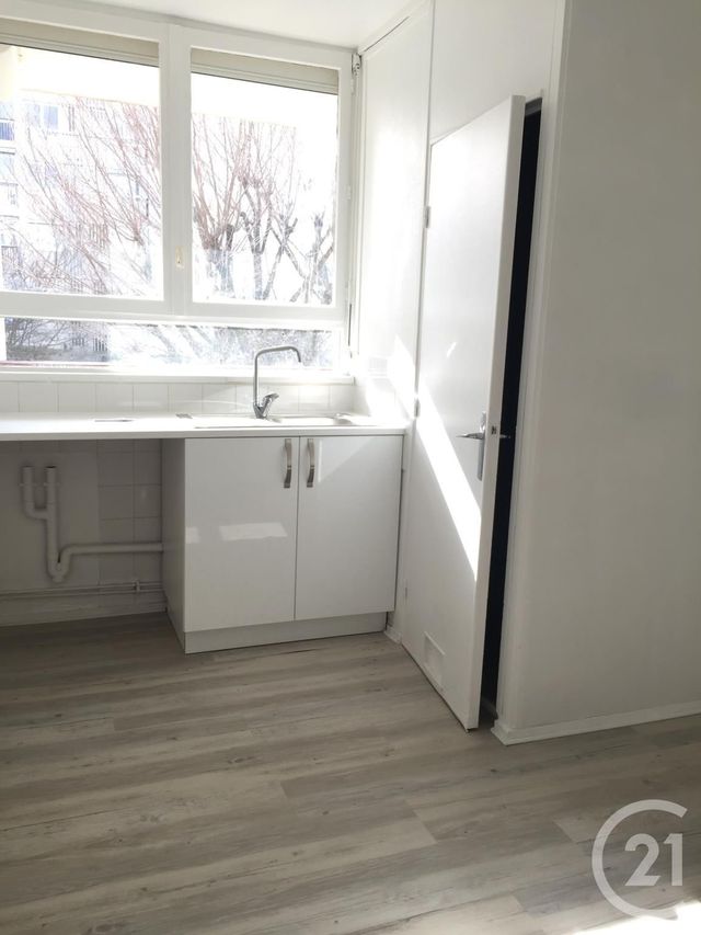 Appartement F3 à louer - 3 pièces - 58.94 m2 - AVON - 77 - ILE-DE-FRANCE - Century 21 Agence Babut