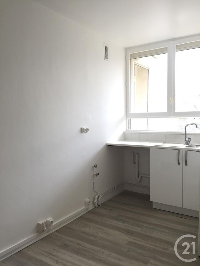 Appartement F3 à louer - 3 pièces - 58.94 m2 - AVON - 77 - ILE-DE-FRANCE - Century 21 Agence Babut