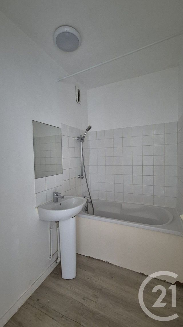 Appartement F3 à louer - 3 pièces - 58.94 m2 - AVON - 77 - ILE-DE-FRANCE - Century 21 Agence Babut