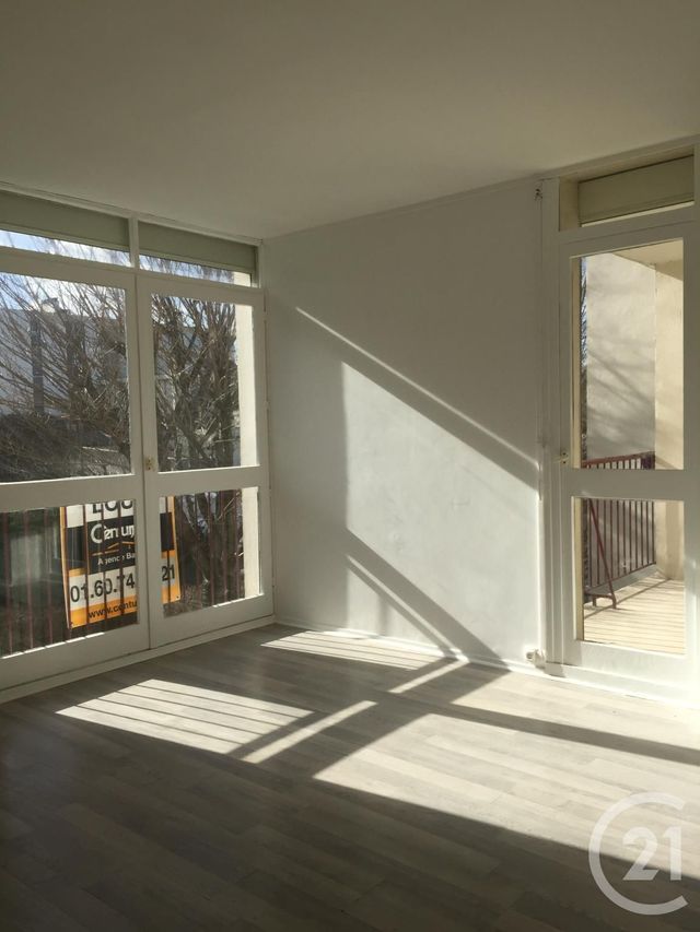 Appartement F3 à louer - 3 pièces - 58.94 m2 - AVON - 77 - ILE-DE-FRANCE - Century 21 Agence Babut