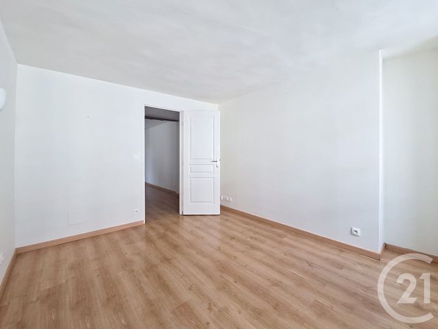 Appartement 2 pièces à louer - 2 pièces - 43.06 m2 - FONTAINEBLEAU - 77 - ILE-DE-FRANCE - Century 21 Agence Babut