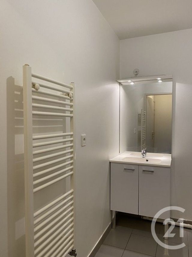 Appartement 2 pièces à louer - 2 pièces - 37.09 m2 - AVON - 77 - ILE-DE-FRANCE - Century 21 Agence Babut