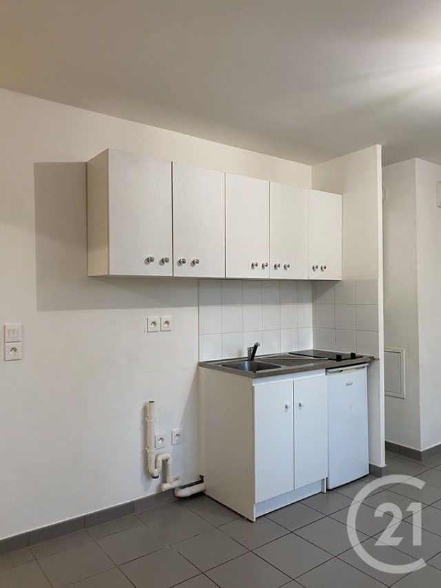 Appartement 2 pièces à louer - 2 pièces - 37.09 m2 - AVON - 77 - ILE-DE-FRANCE - Century 21 Agence Babut