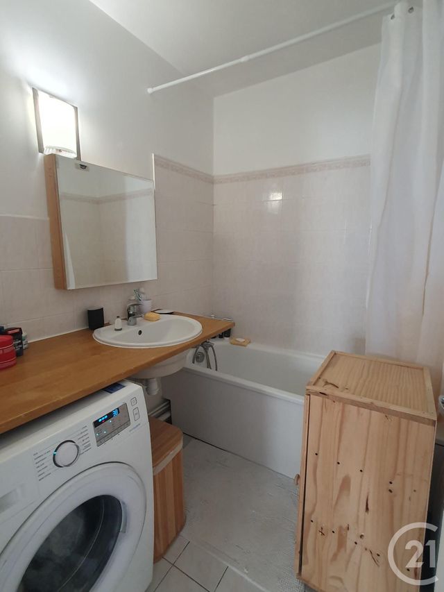 Appartement 2 pièces à louer - 2 pièces - 43.38 m2 - AVON - 77 - ILE-DE-FRANCE - Century 21 Agence Babut