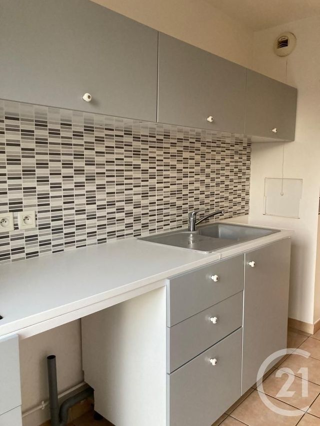 Appartement 2 pièces à louer - 2 pièces - 51.08 m2 - AVON - 77 - ILE-DE-FRANCE - Century 21 Agence Babut