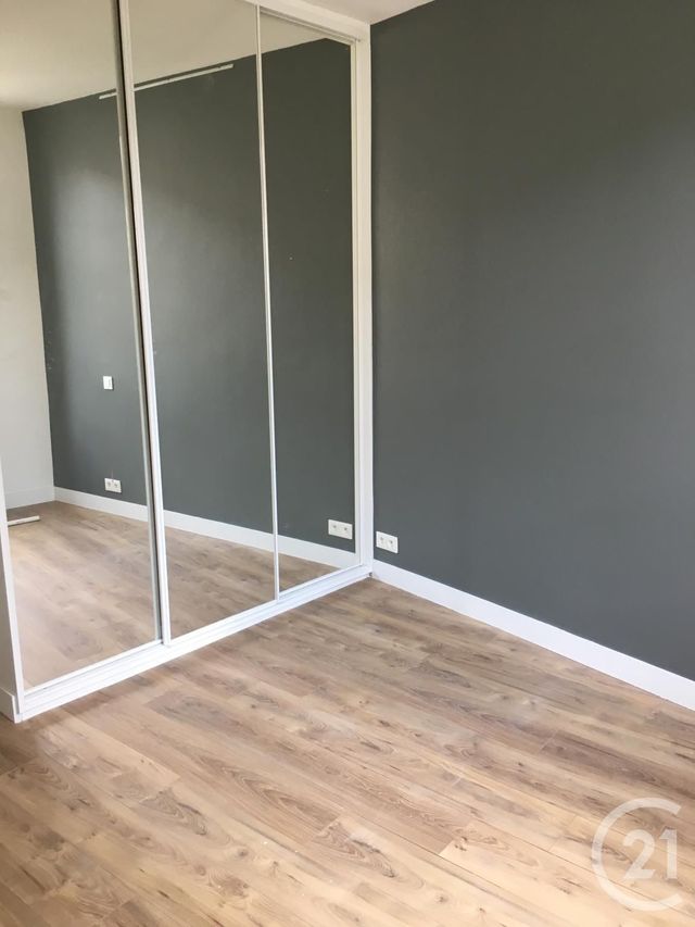 Appartement 2 pièces à louer - 2 pièces - 42.2 m2 - FONTAINEBLEAU - 77 - ILE-DE-FRANCE - Century 21 Agence Babut