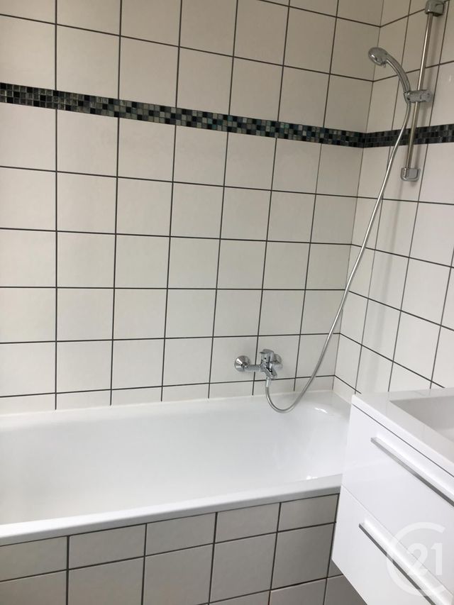 Appartement 2 pièces à louer - 2 pièces - 42.2 m2 - FONTAINEBLEAU - 77 - ILE-DE-FRANCE - Century 21 Agence Babut