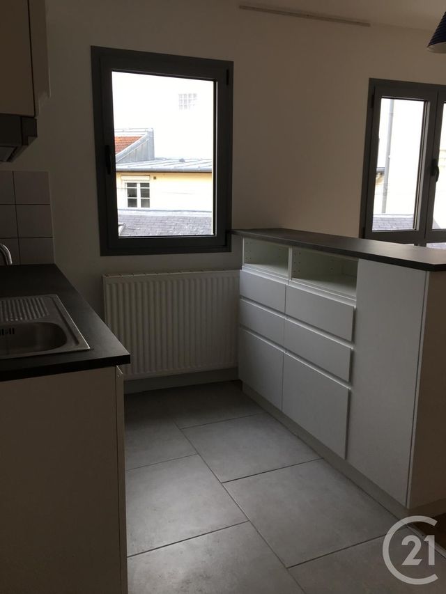 Appartement 2 pièces à louer - 2 pièces - 42.2 m2 - FONTAINEBLEAU - 77 - ILE-DE-FRANCE - Century 21 Agence Babut