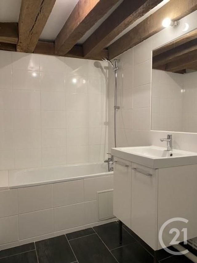 Appartement 2 pièces à louer - 2 pièces - 47.41 m2 - FONTAINEBLEAU - 77 - ILE-DE-FRANCE - Century 21 Agence Babut