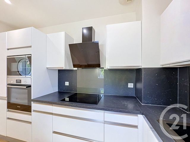 Appartement 3 pièces à vendre - 3 pièces - 70.6 m2 - FONTAINEBLEAU - 77 - ILE-DE-FRANCE - Century 21 Agence Babut