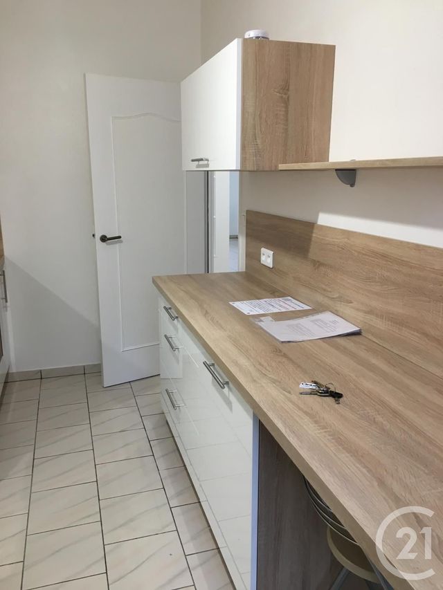 Appartement 2 pièces à louer - 2 pièces - 61.21 m2 - AVON - 77 - ILE-DE-FRANCE - Century 21 Agence Babut