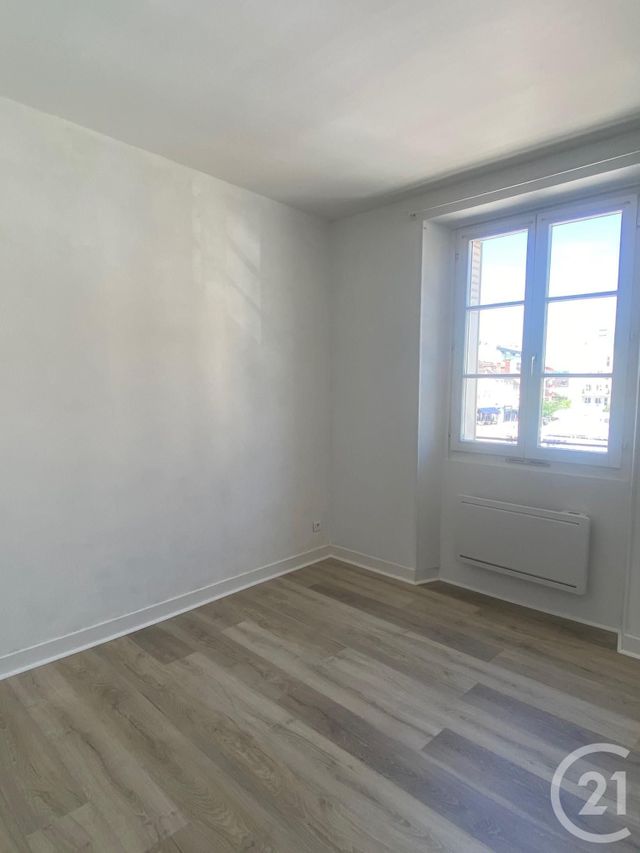 Appartement 2 pièces à louer - 2 pièces - 32.19 m2 - FONTAINEBLEAU - 77 - ILE-DE-FRANCE - Century 21 Agence Babut