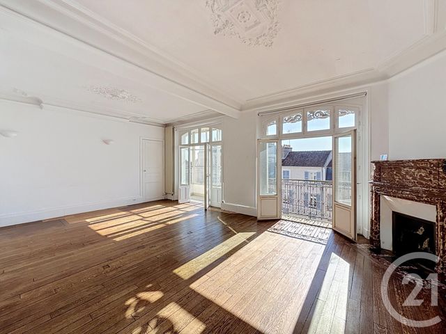 Appartement 4 pièces à vendre - 4 pièces - 103.27 m2 - FONTAINEBLEAU - 77 - ILE-DE-FRANCE - Century 21 Agence Babut