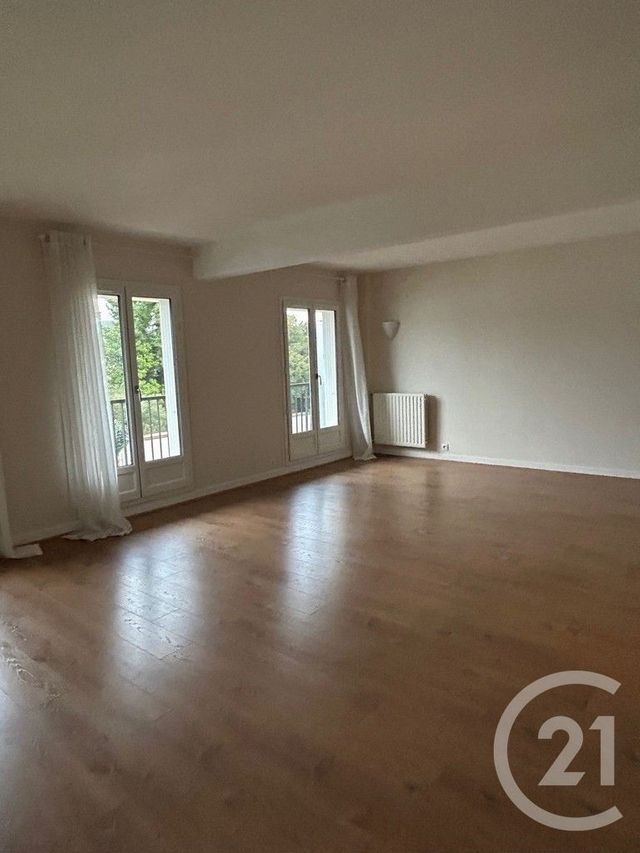 Appartement 4 pièces à louer - 4 pièces - 110.49 m2 - FONTAINEBLEAU - 77 - ILE-DE-FRANCE - Century 21 Agence Babut