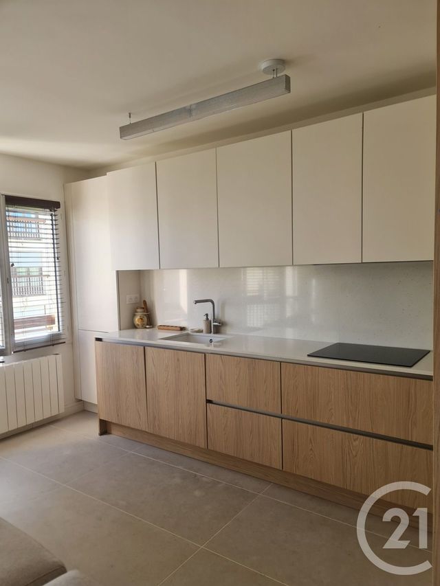 Appartement 2 pièces à louer - 2 pièces - 52.53 m2 - AVON - 77 - ILE-DE-FRANCE - Century 21 Agence Babut