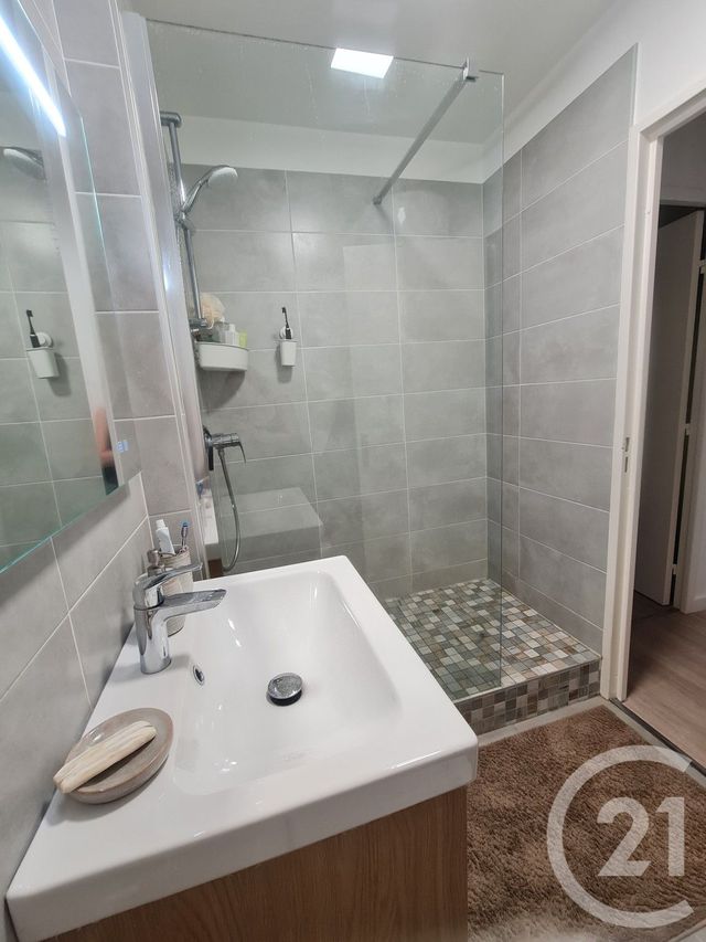 Appartement 2 pièces à louer - 2 pièces - 52.53 m2 - AVON - 77 - ILE-DE-FRANCE - Century 21 Agence Babut