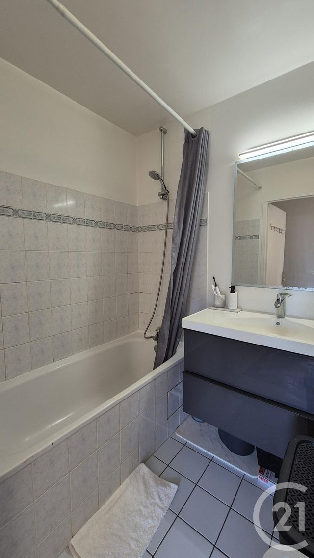 Appartement 3 pièces à louer - 3 pièces - 64.24 m2 - AVON - 77 - ILE-DE-FRANCE - Century 21 Agence Babut