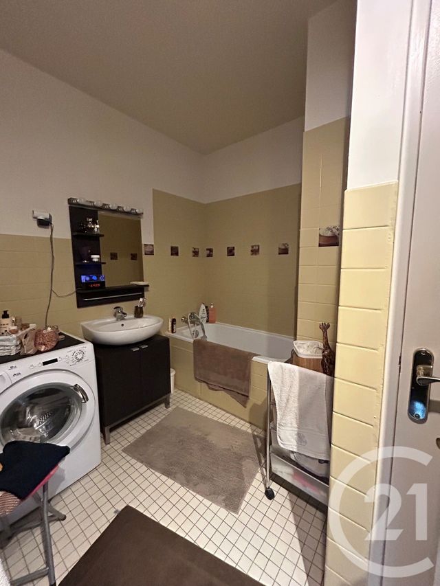 Appartement 3 pièces à louer - 3 pièces - 53.75 m2 - AVON - 77 - ILE-DE-FRANCE - Century 21 Agence Babut