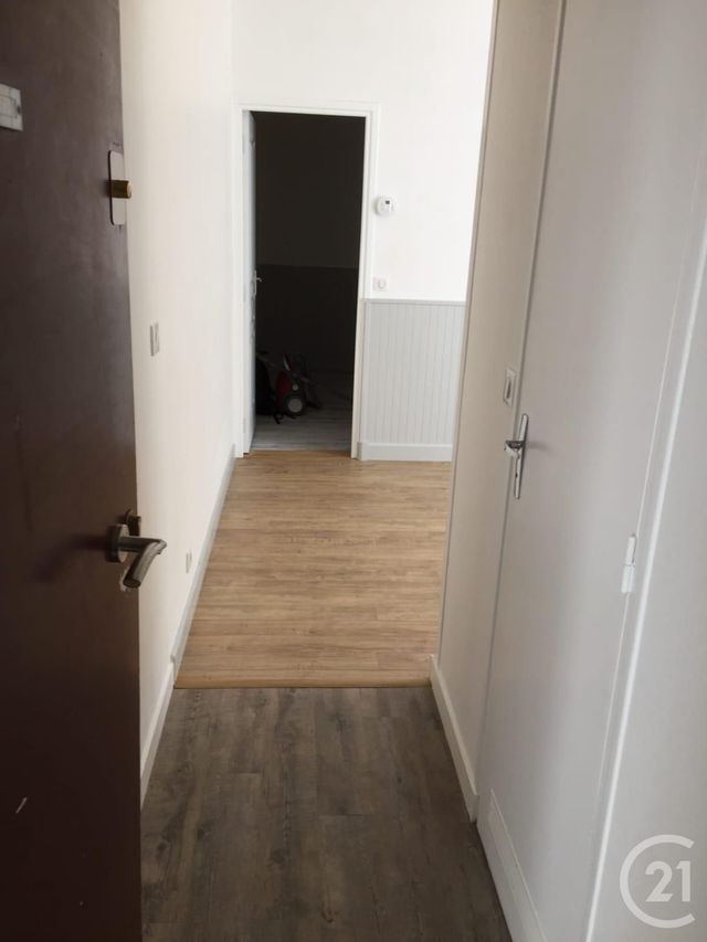 Appartement 2 pièces à louer - 2 pièces - 27.09 m2 - FONTAINEBLEAU - 77 - ILE-DE-FRANCE - Century 21 Agence Babut
