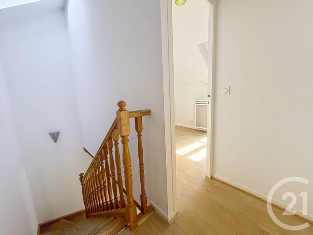 Appartement Duplex à louer - 5 pièces - 94.21 m2 - FONTAINEBLEAU - 77 - ILE-DE-FRANCE - Century 21 Agence Babut