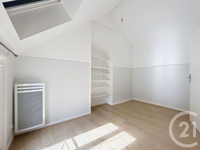 Appartement Duplex à louer - 5 pièces - 94.21 m2 - FONTAINEBLEAU - 77 - ILE-DE-FRANCE - Century 21 Agence Babut