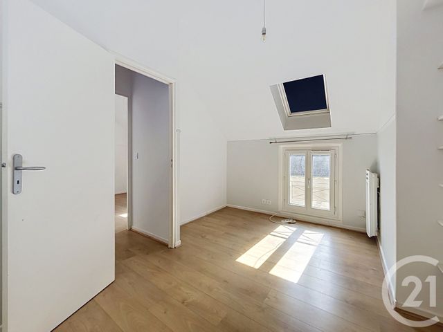 Appartement Duplex à louer - 5 pièces - 94.21 m2 - FONTAINEBLEAU - 77 - ILE-DE-FRANCE - Century 21 Agence Babut