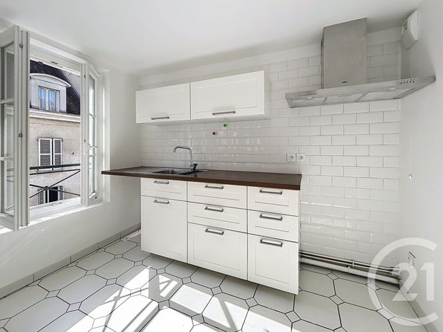 Appartement Duplex à louer - 5 pièces - 94.21 m2 - FONTAINEBLEAU - 77 - ILE-DE-FRANCE - Century 21 Agence Babut