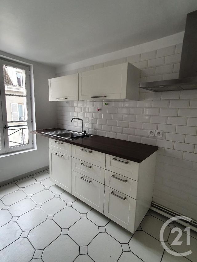 Appartement 5 pieces à louer - 5 pièces - 94.21 m2 - FONTAINEBLEAU - 77 - ILE-DE-FRANCE - Century 21 Agence Babut