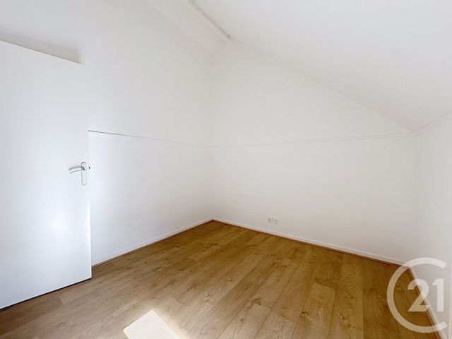 Appartement Duplex à louer - 5 pièces - 94.21 m2 - FONTAINEBLEAU - 77 - ILE-DE-FRANCE - Century 21 Agence Babut
