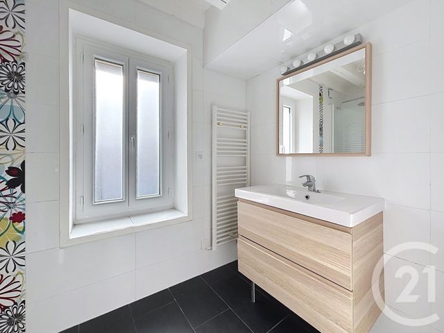 Appartement Duplex à louer - 5 pièces - 94.21 m2 - FONTAINEBLEAU - 77 - ILE-DE-FRANCE - Century 21 Agence Babut