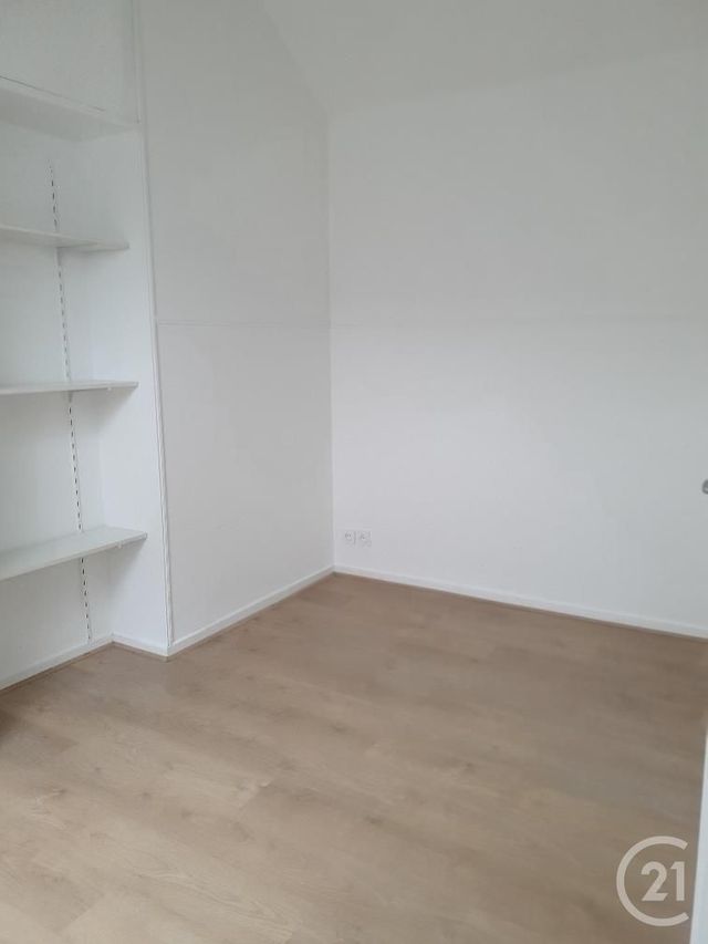 Appartement 5 pieces à louer - 5 pièces - 94.21 m2 - FONTAINEBLEAU - 77 - ILE-DE-FRANCE - Century 21 Agence Babut