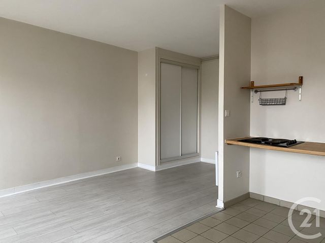 Appartement 2 pièces à louer - 2 pièces - 42.88 m2 - FONTAINEBLEAU - 77 - ILE-DE-FRANCE - Century 21 Agence Babut