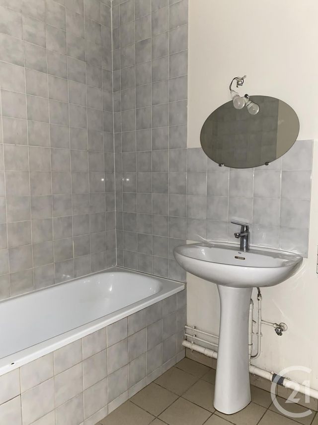 Appartement 2 pièces à louer - 2 pièces - 42.88 m2 - FONTAINEBLEAU - 77 - ILE-DE-FRANCE - Century 21 Agence Babut