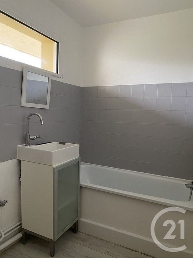 Appartement Studio à louer - 1 pièce - 34.31 m2 - AVON - 77 - ILE-DE-FRANCE - Century 21 Agence Babut