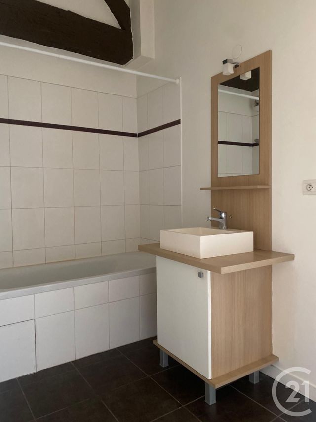 Appartement 2 pièces à louer - 2 pièces - 38.78 m2 - FONTAINEBLEAU - 77 - ILE-DE-FRANCE - Century 21 Agence Babut