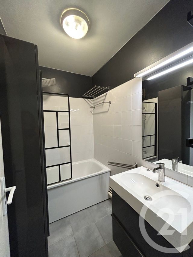 Appartement 3 pièces à louer - 3 pièces - 63.0 m2 - AVON - 77 - ILE-DE-FRANCE - Century 21 Agence Babut