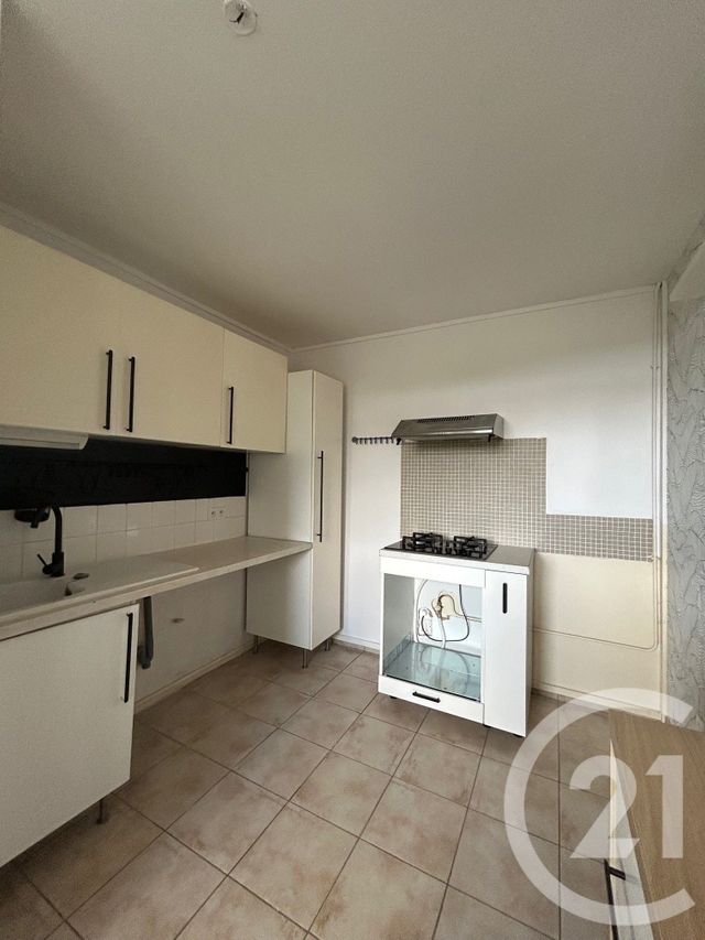 Appartement 3 pièces à louer - 3 pièces - 63.0 m2 - AVON - 77 - ILE-DE-FRANCE - Century 21 Agence Babut