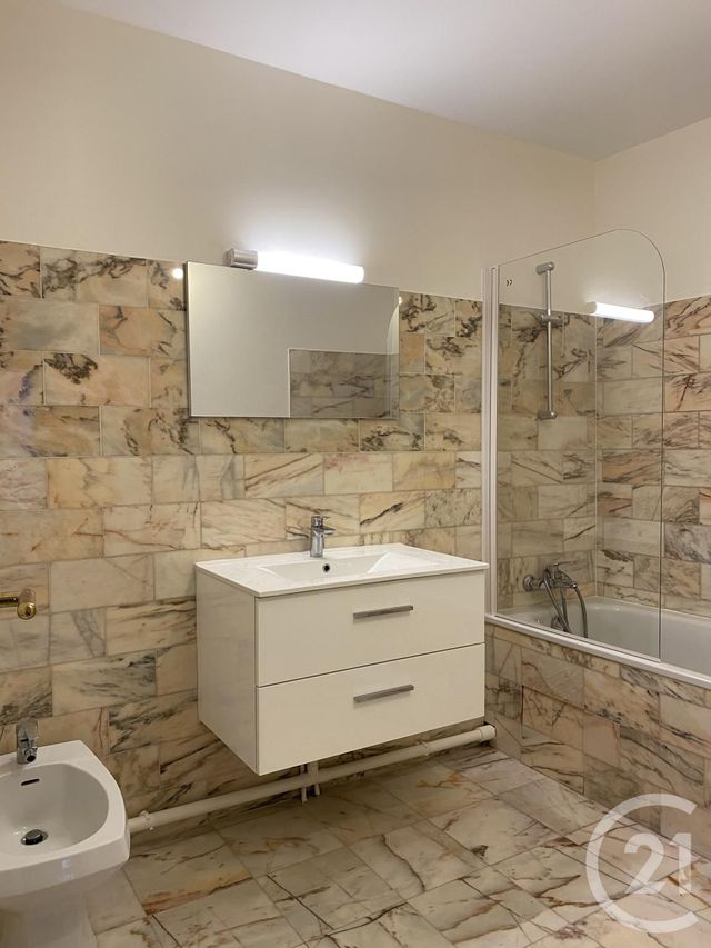 Appartement 2 pièces à louer - 2 pièces - 54.01 m2 - FONTAINEBLEAU - 77 - ILE-DE-FRANCE - Century 21 Agence Babut