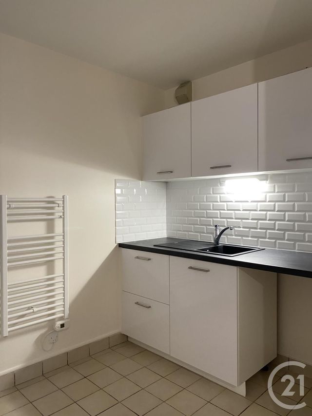 Appartement 2 pièces à louer - 2 pièces - 54.01 m2 - FONTAINEBLEAU - 77 - ILE-DE-FRANCE - Century 21 Agence Babut