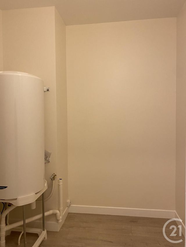 Appartement 2 pièces à louer - 2 pièces - 54.01 m2 - FONTAINEBLEAU - 77 - ILE-DE-FRANCE - Century 21 Agence Babut