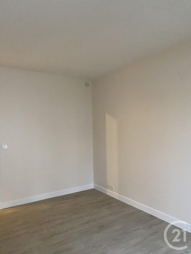Appartement 2 pièces à louer - 2 pièces - 54.01 m2 - FONTAINEBLEAU - 77 - ILE-DE-FRANCE - Century 21 Agence Babut
