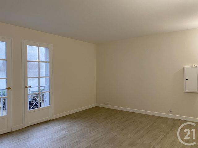 Appartement 2 pièces à louer - 2 pièces - 54.01 m2 - FONTAINEBLEAU - 77 - ILE-DE-FRANCE - Century 21 Agence Babut